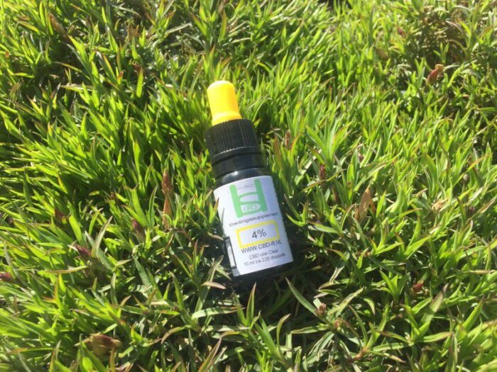 CBD-R 10 ml CBD olie 4% geel label Clear hennepzaadolie