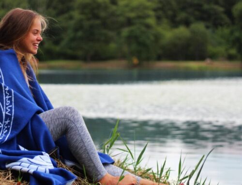 Met een dekentje op de bank. Kijk eens wat er gebeurt. 😃