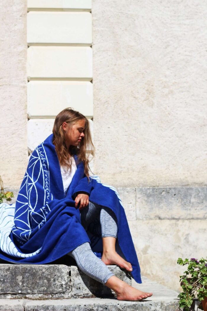 Biologisch katoenen deken LOVE, blauw - Afbeelding 4